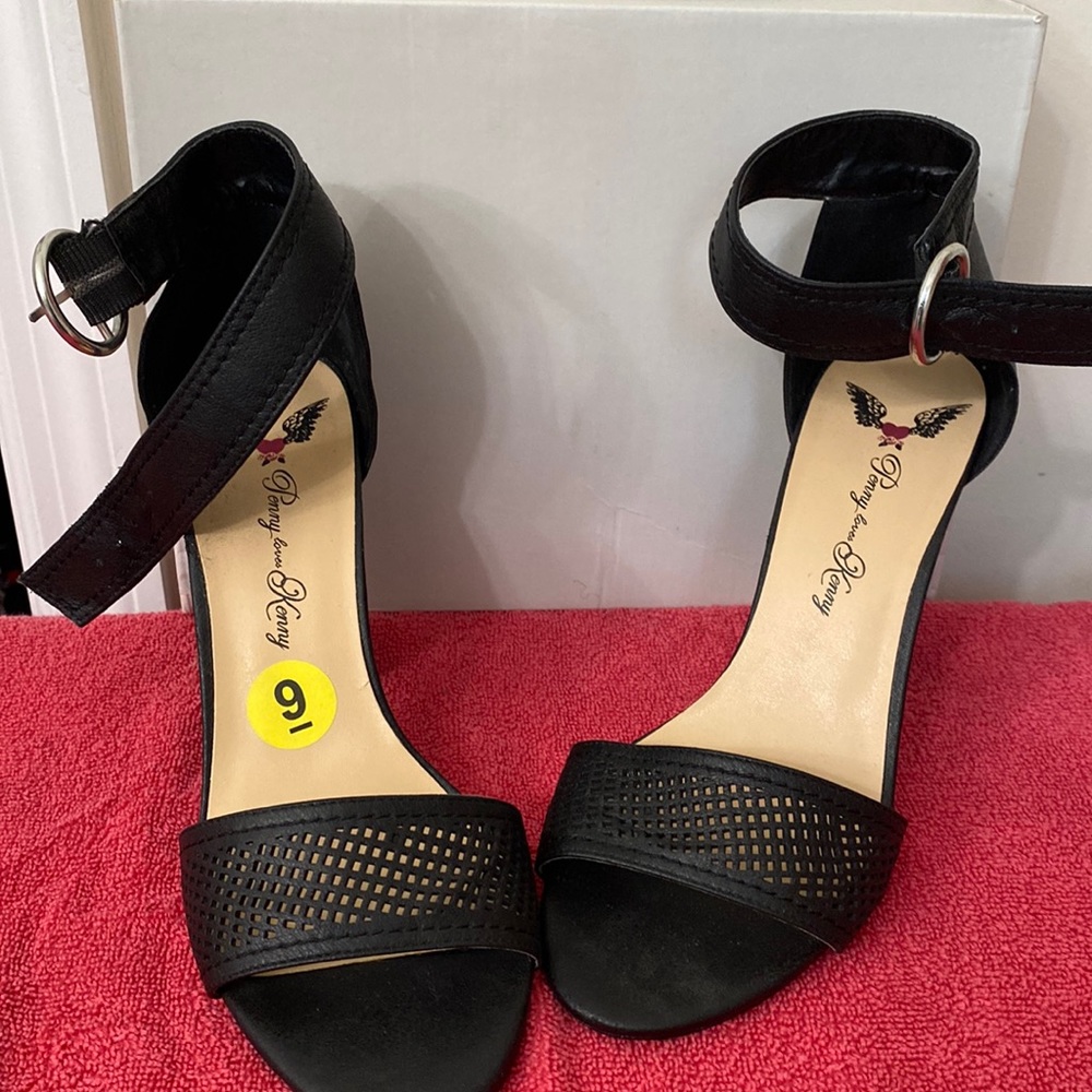 Cute Black gently used sandal